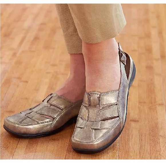 easy street Shoes - NWT Easy Street Slip-on Shoes w/ Adjustable Back Strap - Sterling, Size 9W